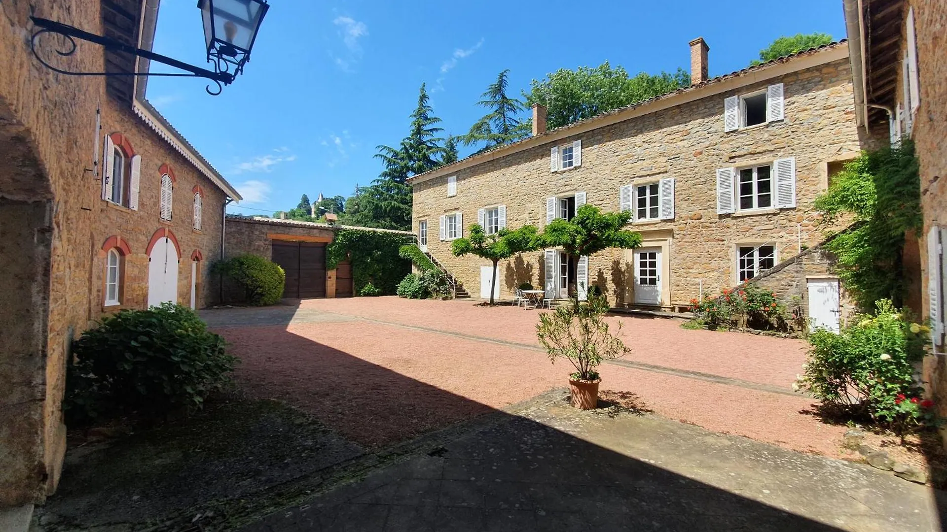 Domaine Des Franchises - Beaujolais Village - Charme Et Authenticite Au Coeur Des Pierres Dorees Denice Bed & Breakfast