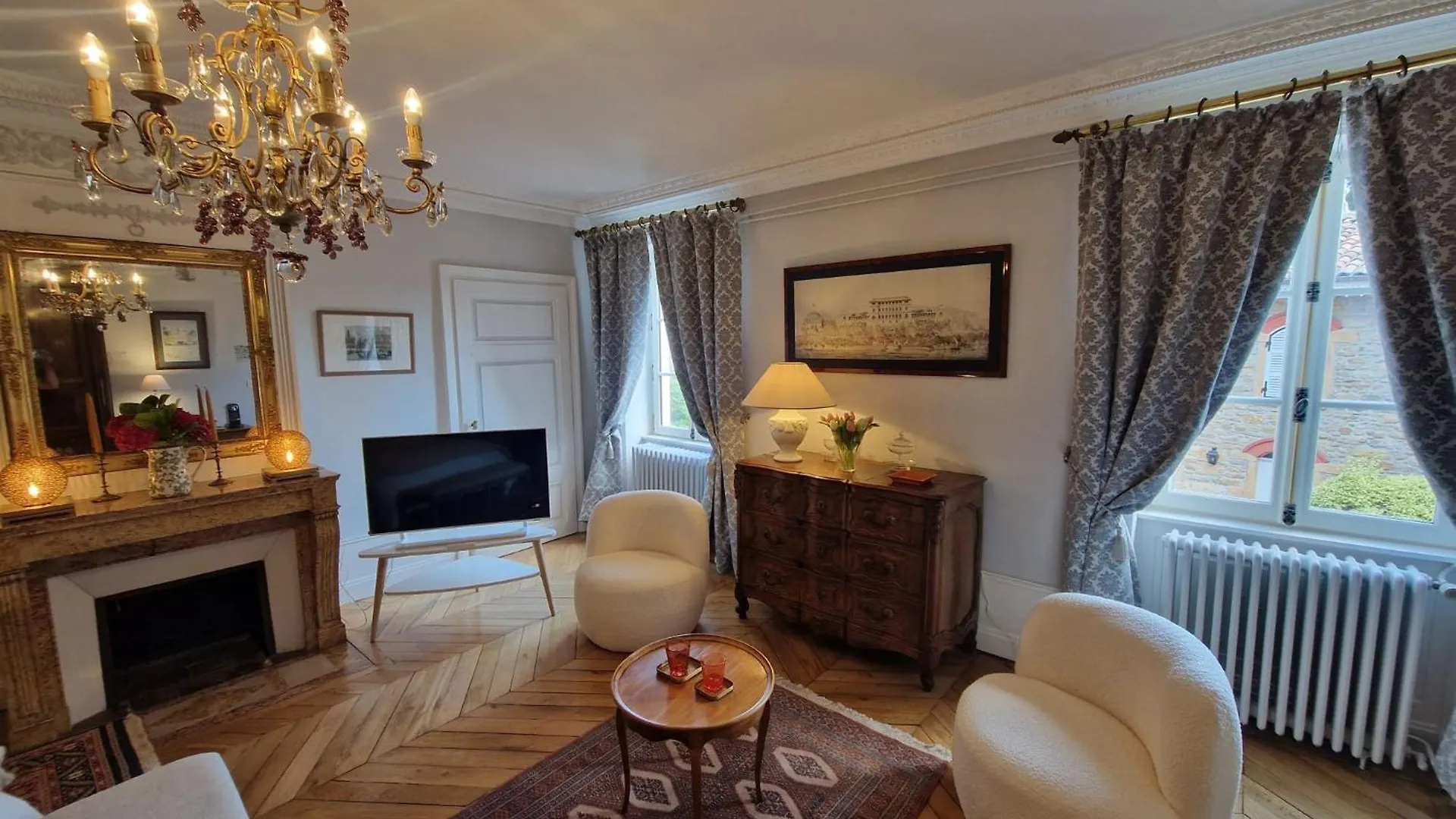 Domaine Des Franchises - Beaujolais Village - Charme Et Authenticite Au Coeur Des Pierres Dorees Denice 0*,  France