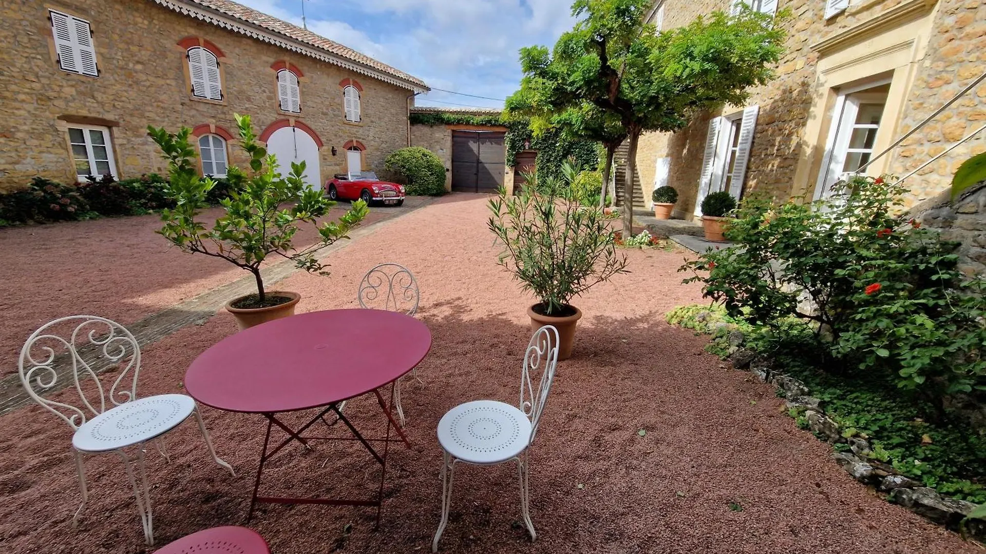Domaine Des Franchises - Beaujolais Village - Charme Et Authenticite Au Coeur Des Pierres Dorees Denice
