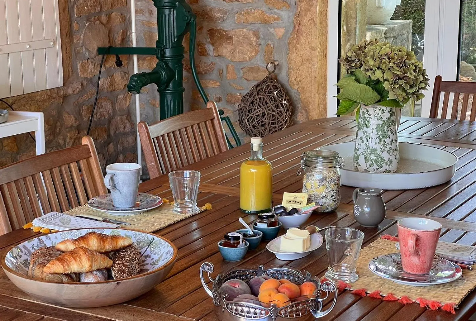 Bed & Breakfast Domaine Des Franchises - Beaujolais Village - Charme Et Authenticite Au Coeur Des Pierres Dorees Denice