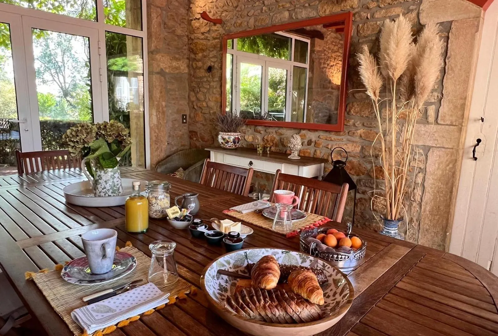 Domaine Des Franchises - Beaujolais Village - Charme Et Authenticite Au Coeur Des Pierres Dorees Denice 0*,  France