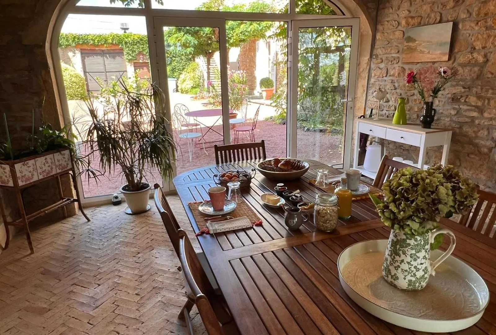 Domaine Des Franchises - Beaujolais Village - Charme Et Authenticite Au Coeur Des Pierres Dorees Denice 0*,