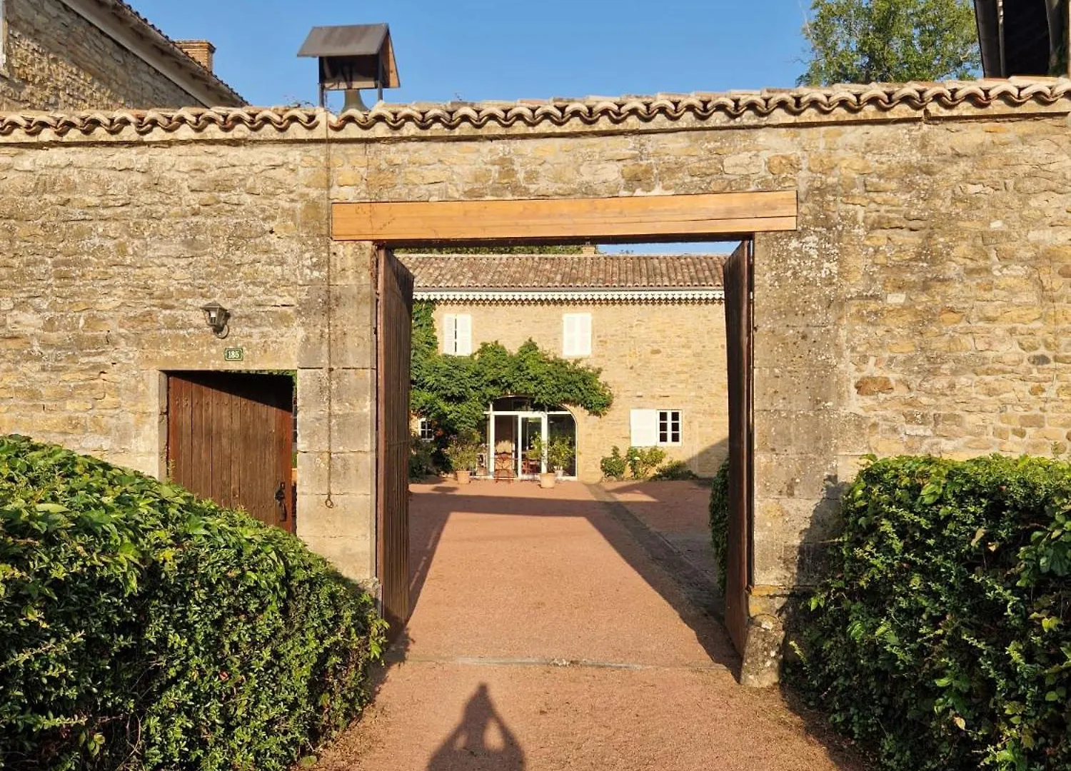 Bed & Breakfast Domaine Des Franchises - Beaujolais Village - Charme Et Authenticite Au Coeur Des Pierres Dorees Denice France